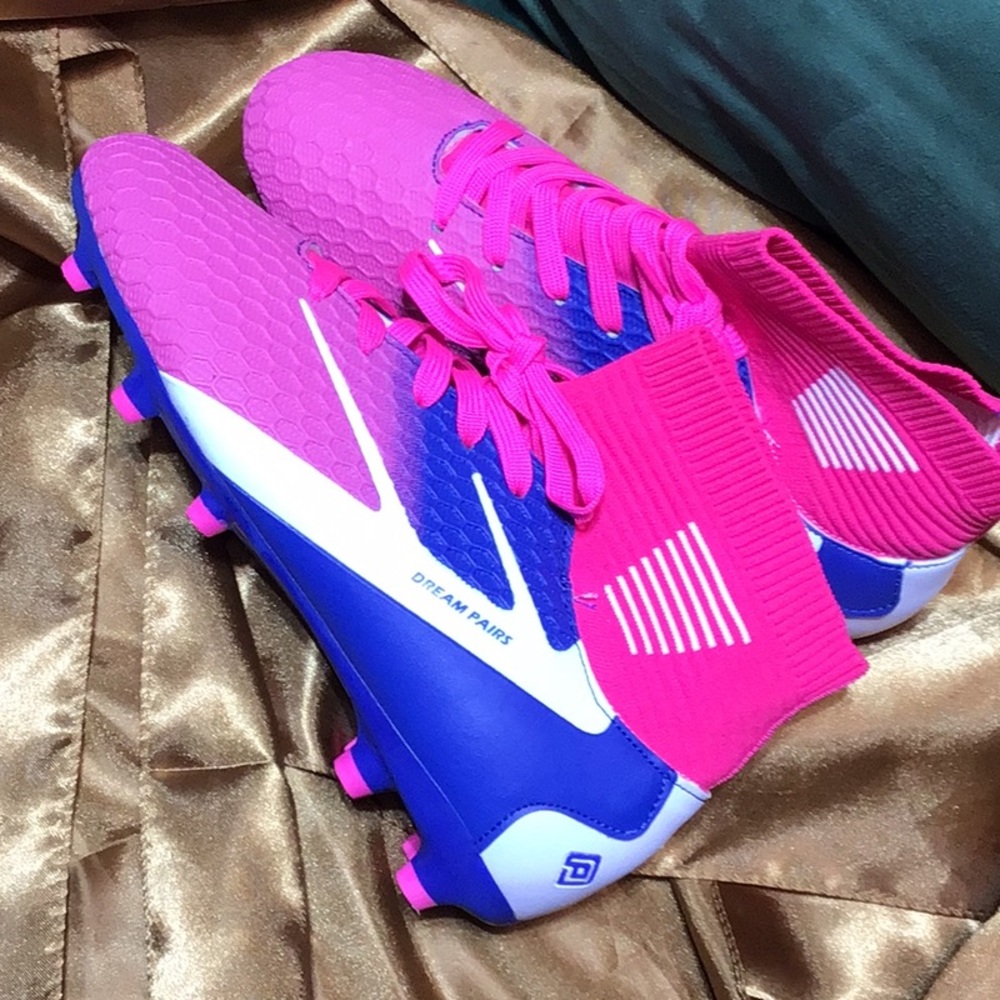 Brand new Dream Pairs Girl’s football (soccer) shoes